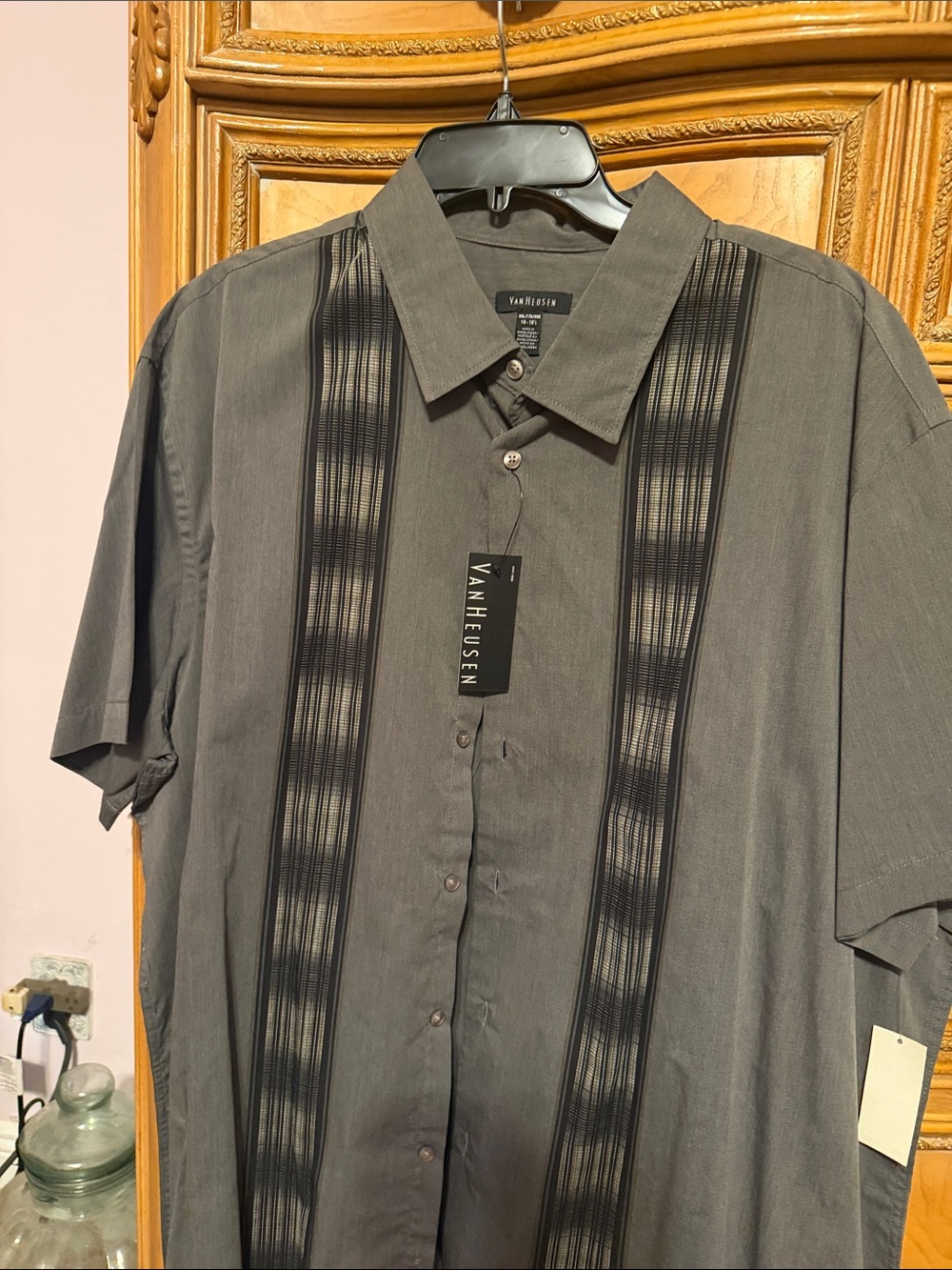 Van Heusen Gray Short-Sleeve Button-Down Shirt with Black Stripe Panels